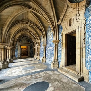The Gothic cloister of Porto Cathedral was decorated with blue and white azulejos tiles, Sé do