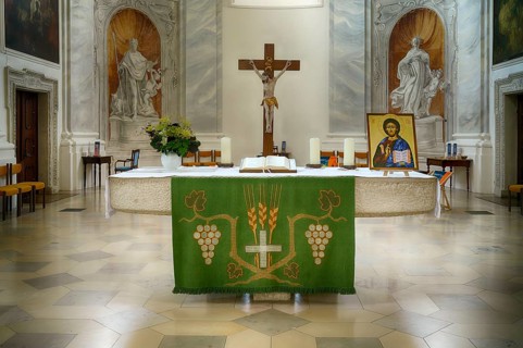 Interior view, chancel, altar, Protestant town church, Ellwangen (Jagst), Baden-Württemberg,