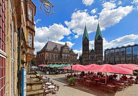 Market square with the town hall, St. Peter's Cathedral and the Bremen Parliament, UNESCO World