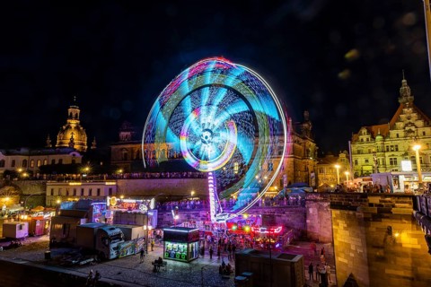 The Dresden City Festival attracts tens of thousands of visitors every year. Schaukel am