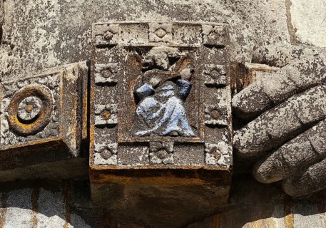 Roland of Bremen with an angel on a belt buckle, which is said to testify to the heavenly mission
