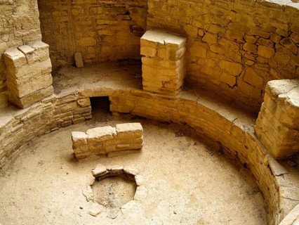 Kiva, round building for ceremonies, circular fire pit, windbreak, ventilation shaft, cliff palace,