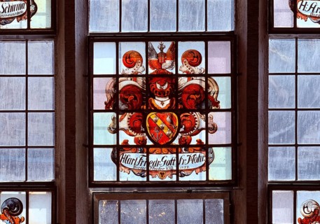 Glass coat of arms for Carl Friedrich Gottfried Mohr, Mayor of Bremen in the window of the market