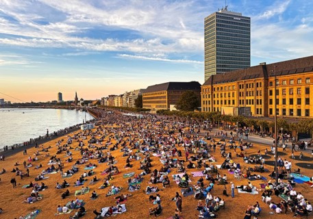 Many people to the Rhine Fair on Apollo Meadow at sunset, Düsseldorf, North Rhine-Westphalia,