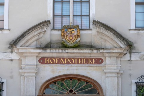Detail, entrance portal with coat of arms of the former old court pharmacy from 1837 to 1992, today