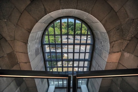 Large window of the unfinished Congress Hall with a view to the outside, Museum Documentation