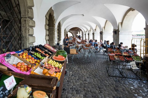 Restaurant and fruit stand under arcades, Old Town, Lucerne, Lake Lucerne, Canton of Lucerne,