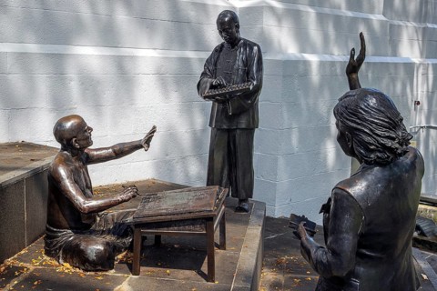 A Great Emporium bronze sculpture depicting coolies and traders by Malcolm Koh's recreates weighing