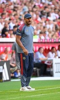 Coach coach Vincent Kompany FC Bayern Munich FCB on the sidelines soccer, Telekom Cup, Allianz