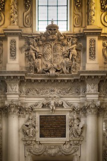 Interior photo, stucco cartouche with the coat of arms and inscriptions of Elector Ferdinand Maria