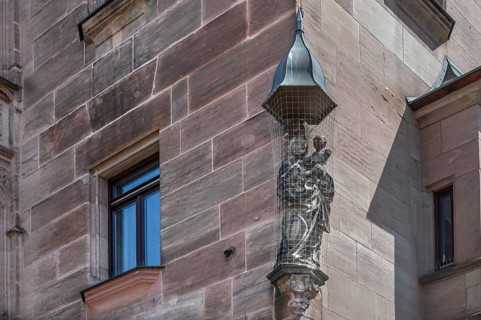 Madonna, protected with dove nets, at the historic Hotel Deutscher Kaiser, Königstraße 55,