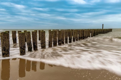 Coastal protection, through wooden posts, paalhoofden, on the beach, breakwater, the piles, some of