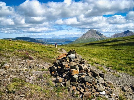 Bruach na Frithe hiking trail, distinctive cairn, orientation, signpost, grassy, rolling moorland,