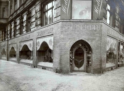 Berlin, Mitte, Friedrichstr. 182, shoe store, Salamander AG, representative windows, fashion shop