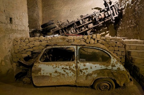 Rotten Fiat 500 from the 1950s, car cemetery, Galleria Borbonica, Bourbon Tunnel, Naples