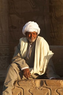Middle East, Egypt, Egyptians, Arabs, sitting, temple, Kom Ombo, Kom Ombo, Egypt
