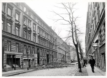 Hamburg, Beethovenstraße, first bomb damage, World War II, rubble, an abandoned street with damaged