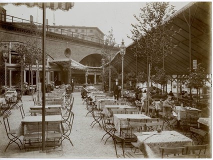 Berlin, Tiergarten, Gartencafe, Stadtbahn-Trasse, An outdoor area of a café with lots of tables and