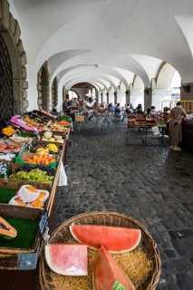 Restaurant and fruit stand under arcades, Old Town, Lucerne, Lake Lucerne, Canton of Lucerne,