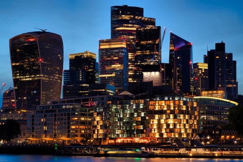 Night view, river themes, skyline behind, financial district, business district, financial