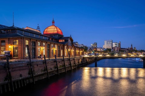 Altona Fish Auction Hall (fish market) at the Blue Hour on the Elbe, Altona St. Pauli, Hamburg,