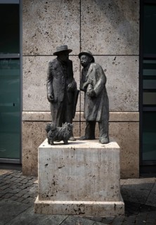 Sculpture, figures of the Swabian originals HAEBERLE and PFLEIDERER, former Friedrichsbau, L-Bank