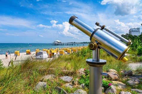Beach, Mikado tea house and Seeschlösschenbrücke in Timmendorfer Strand, Schleswig-Holstein,