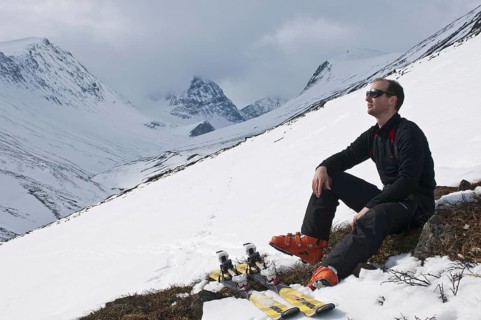 Man resting ski tourer in Unna Reaiddávággi valley, Kebnekaise region, Norrbotten, Lapland, Sweden