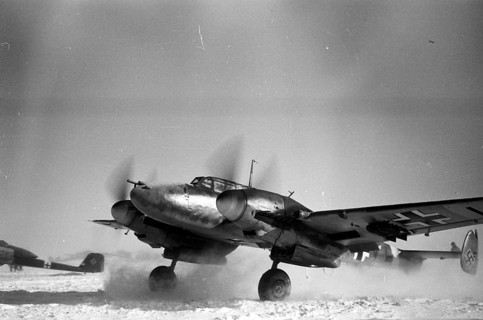 Historische Luftaufnahme Deutsche Luftwaffe mit JU 88 Bombern in der Winterschlacht 1943 bei