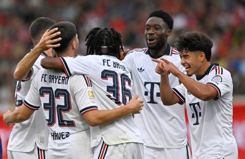 Goal celebrations: Felipe Chavez, FC Bayern Munich (FCB) (32), Maycon Cardozo, FC Bayern Munich