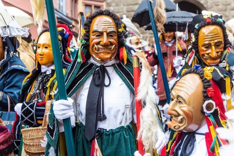 The highlight of the Swabian-Alemannic carnival is the fool's jump in Rottweil. Around 4000 fools