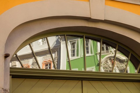 Facade mirror in Kleine Brüdergasse, Bautzen, Saxony, Germany