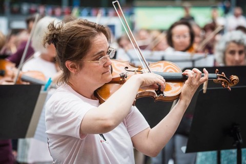 Symphonic Mob by the German Symphony Orchestra (DSO), conducted by its future principal conductor