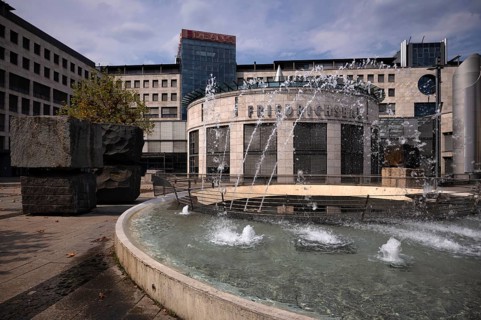 Water features, fountain, former Friedrichsbau, L-Bank, logo, Stuttgart, Baden-Württemberg, Germany