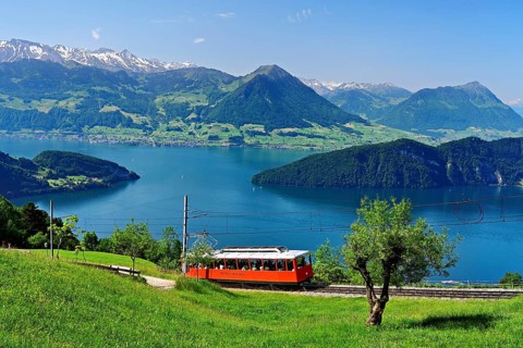 Railcar 2 from 1937, Vitznau Rigi Bahn, behind Lake Lucerne with Buochserhorn, Bürgenstock,