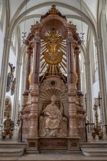 The Willibaldsgrab was created in the 16th century by Renaissance sculptor Loy Hering, Eichstätter