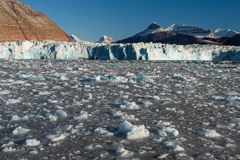 Glacial ice, Ossian Sarsfjellet, Colletthogda, two of the three mountains known as Tee Kroner