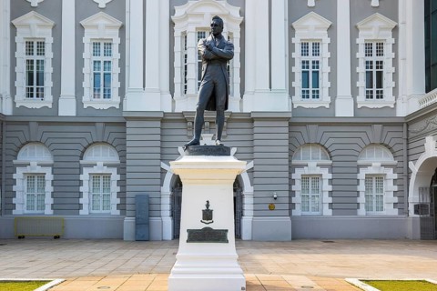 Bronze statue of Sir Stamford Raffles by Thomas Woolner outside Victoria Theatre and Concert Hall,