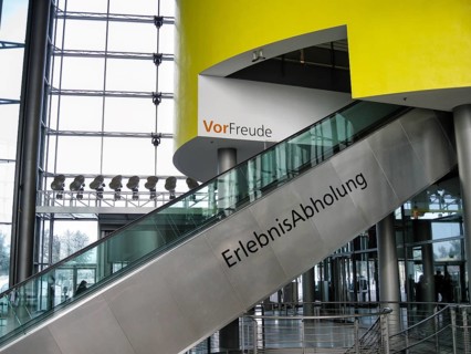 Autostadt Wolfsburg customer center, emotional, personal handover of new cars to customers, event,