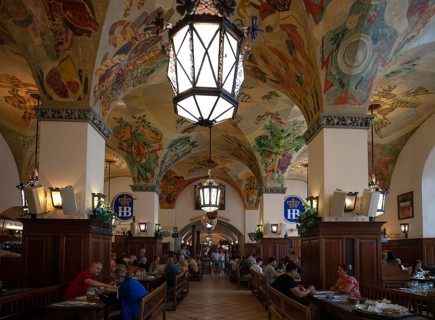 Interior view, painted ceiling, guests at the Hofbräuhaus in Munich, Platzl, Brauerei Hofbräu,