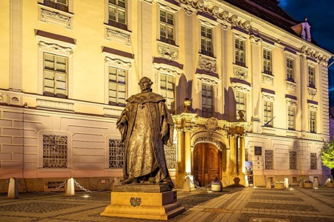 Statue of Samuel of Brukenthal in front of the Brukenthal Museum on the Pia?a Mare Grand Ring at