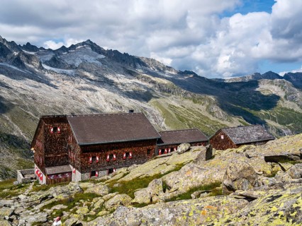 Kürsinger Hütte, behind Schlieferspitze, Venice Group, Hohe Tauern National Park, Province of