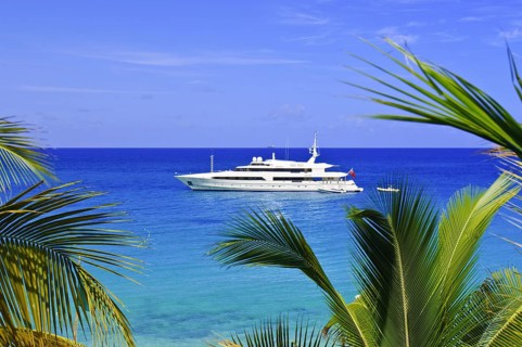 Yacht off Long Beach (Baie Longue), St Martin/Maarten