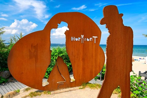 Memorial to the singer Udo Lindenberg by Dieter Portugall in Timmendorfer Strand,