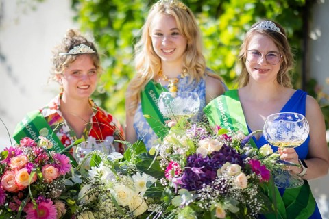 The new Saxon Wine Highnesses for 2026 and 2027. Luise Puhlmann is the new Saxon Wine Queen,