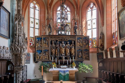 Winged altar from 1498, St. Andrew's church, a Gothic hall church, mentioned as early as 1390,