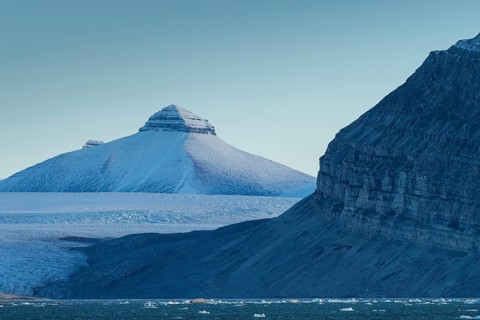 One of the three mountains: Tee Kroner (Three Crowns), Kronebreen or Kronengletscher Glacier,