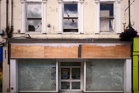 Vacancy, shop, abandoned, renovation, ruin, dilapidated, Falmouth, Cornwall, England, Great