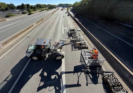Construction work on the A 40 motorway in front of entering the tunnel, closure during summer