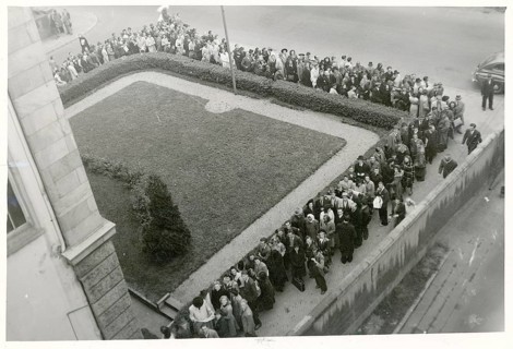 Frankfurt. first day of the abolition of immigration for Germans to the USA, end of war,